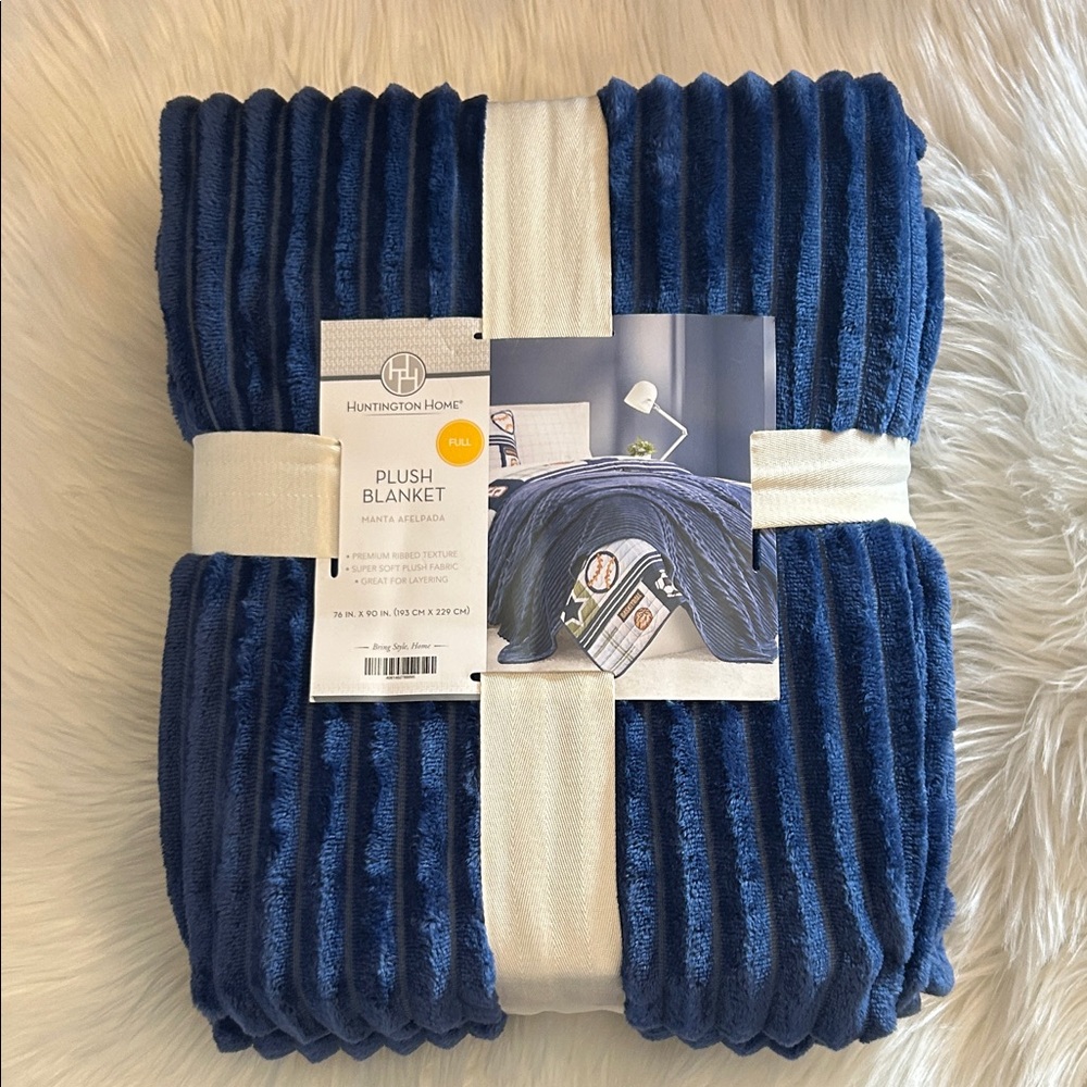 New Full Huntington Home Blue Ribbed Plush Blanket.